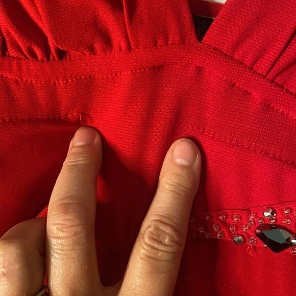 Seductions Red V-Neck Sleeveless Dress - Picture 7 of 7